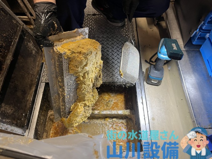 大阪市北区角田町でグリストラップ清掃は山川設備にお任せ下さい。