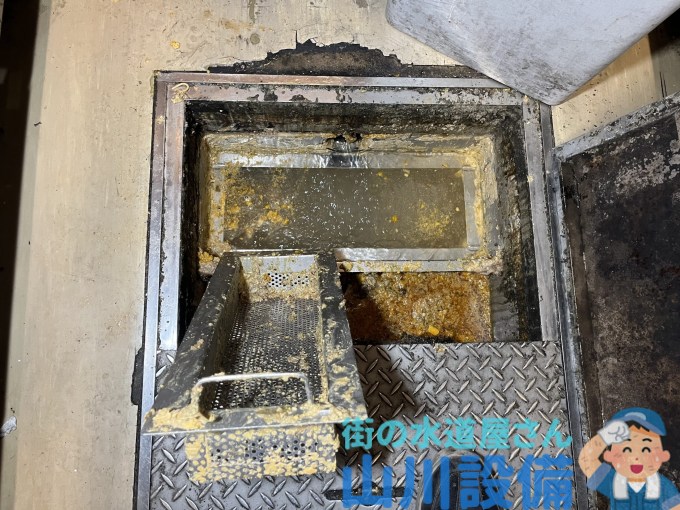 大阪市北区角田町でグリストラップが流れにくくなったら山川設備にお任せ下さい。