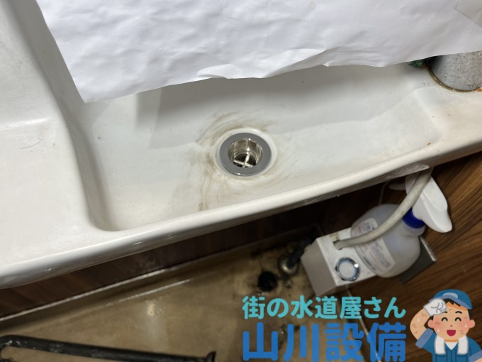 大阪市西区京町堀で排水栓の取り付けは山川設備にお任せ下さい。