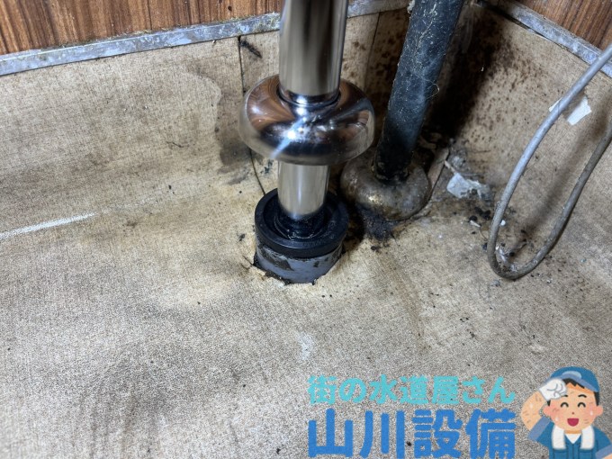 大阪市西区京町堀で防臭キャップの施工は山川設備にお任せ下さい。