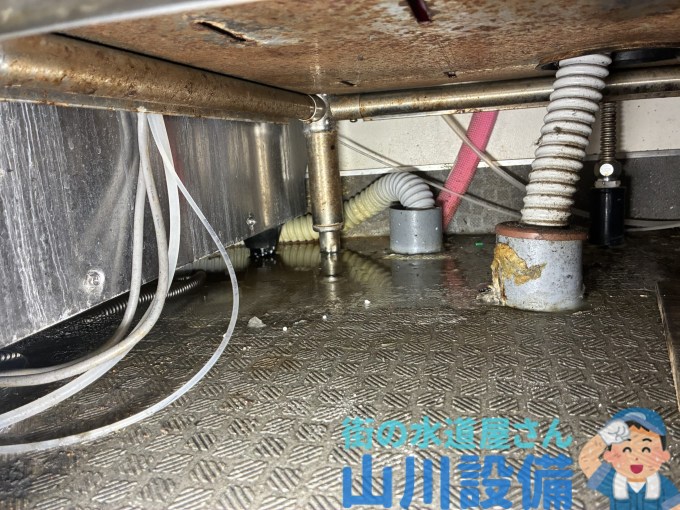 大阪市中央区道頓堀で食洗機の水漏れは山川設備にお任せ下さい。