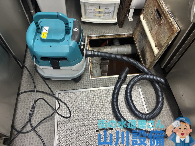 大阪市中央区道頓堀で水陸両用掃除機を使ったバキューム清掃は山川設備にお任せ下さい。
