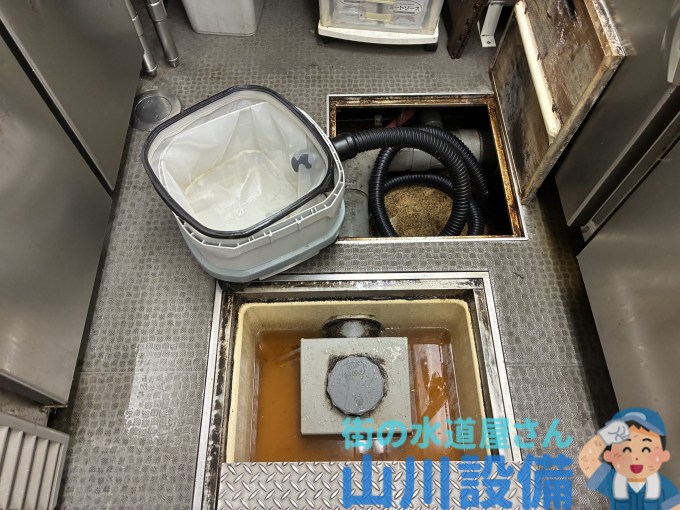 大阪市中央区道頓堀で床下の水漏れは山川設備にお任せ下さい。