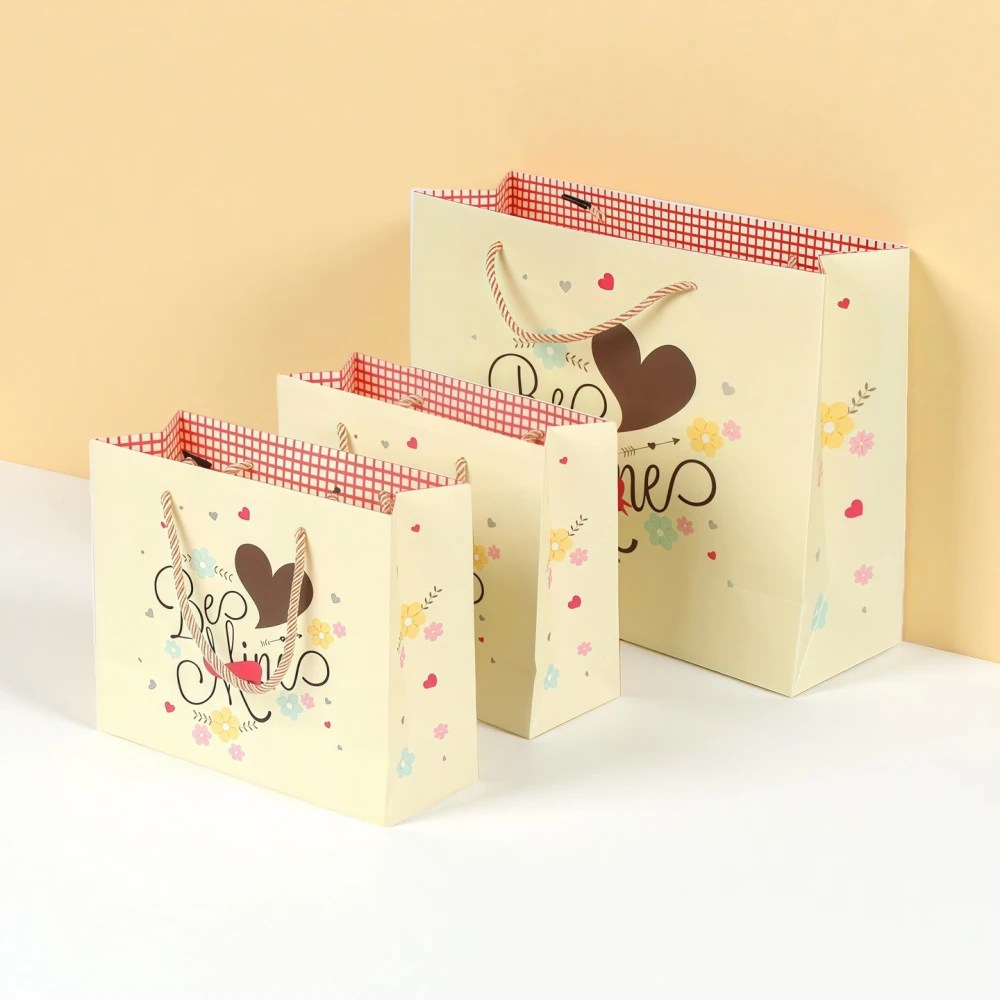 Custom Yellow Love High-end Gift Handbag Paper Bag