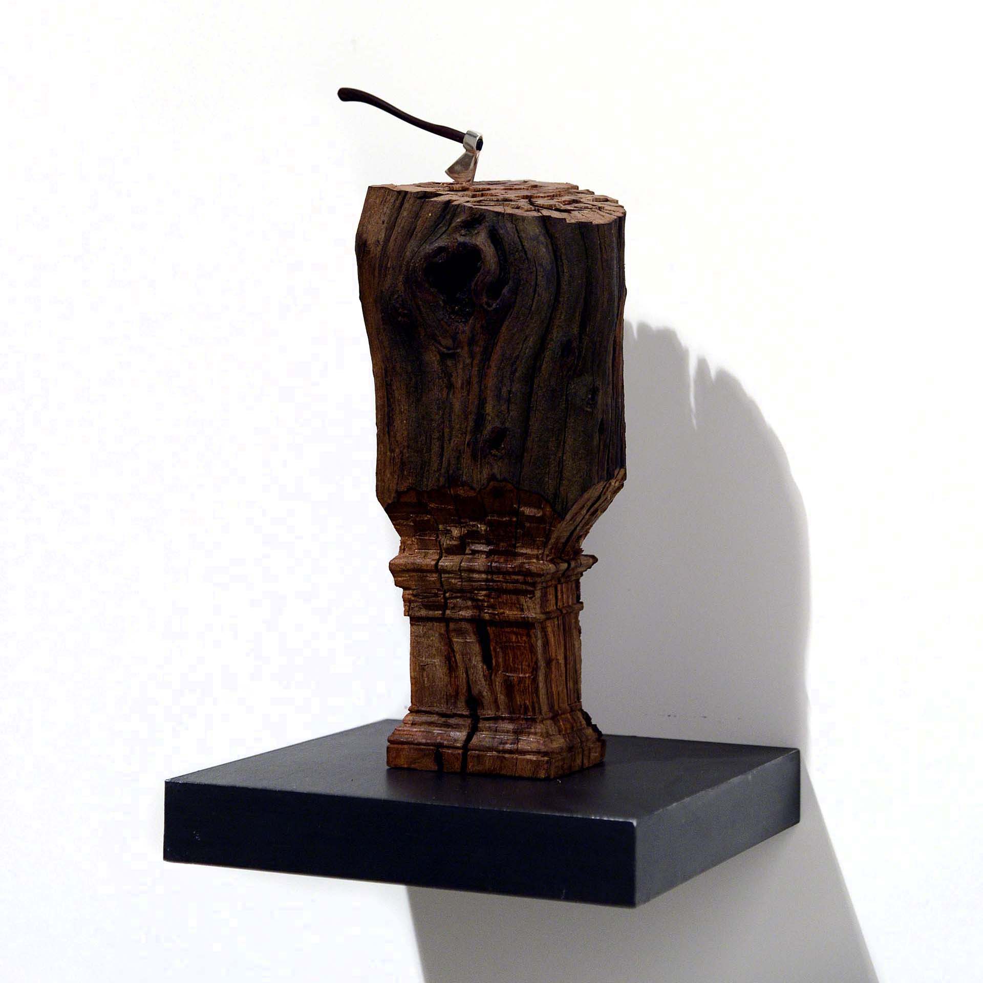 Isaque Pinheiro - Mão Livre, 2013 - Madeira de videira, madeira de pau-santo, e prata - 13 x 16 x 34 cm - Foto Gilson Camargo