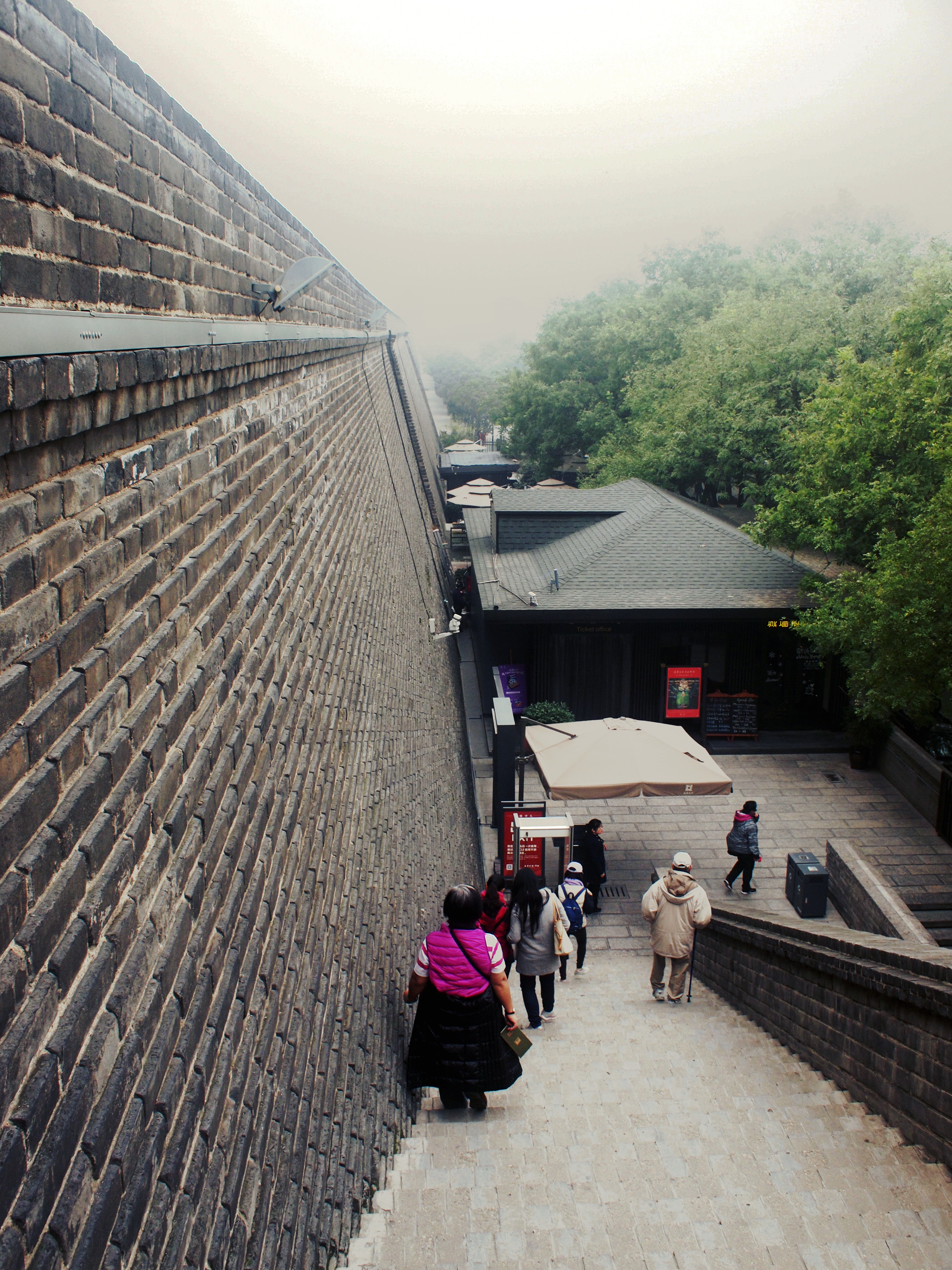 下城牆的另一邊就是內城