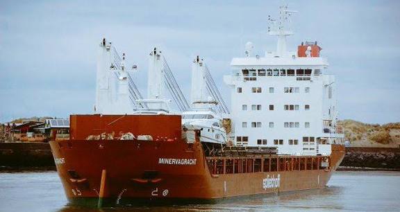 أسبيدس تعلن مصير طاقم سفينة تعرضت لهجوم في خليج عدن