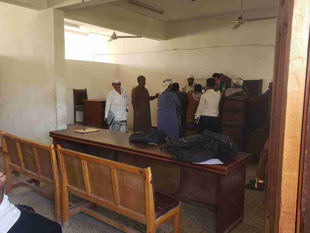 &ldquo;وثيقة&rdquo;.. أطقم تقتحم محكمة بحضرموت والقضاة يعلّقون العمل ويطالبون المحافظ بتوفير الحماية