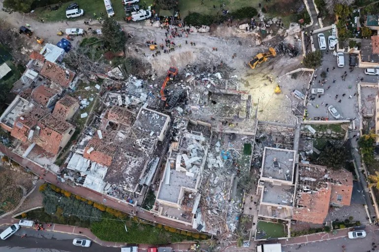 التصعيد يتواصل: صفارات انذار تدوي وهجمات متبادلة وسفينة تستهدف في مضيق هرمز التصعيد يتواصل: صفارات انذار تدوي وهجمات متبادلة وسفينة تستهدف في مضيق هرمز