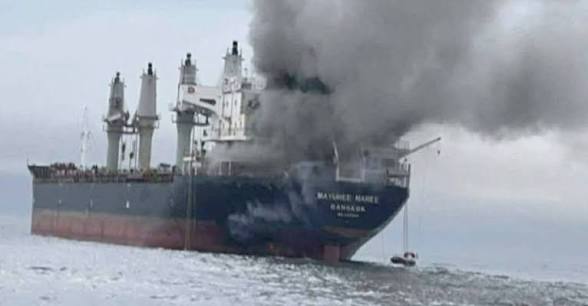 اندلاع حريق في ناقلة نفط بعد استهدافها في الخليج العربي