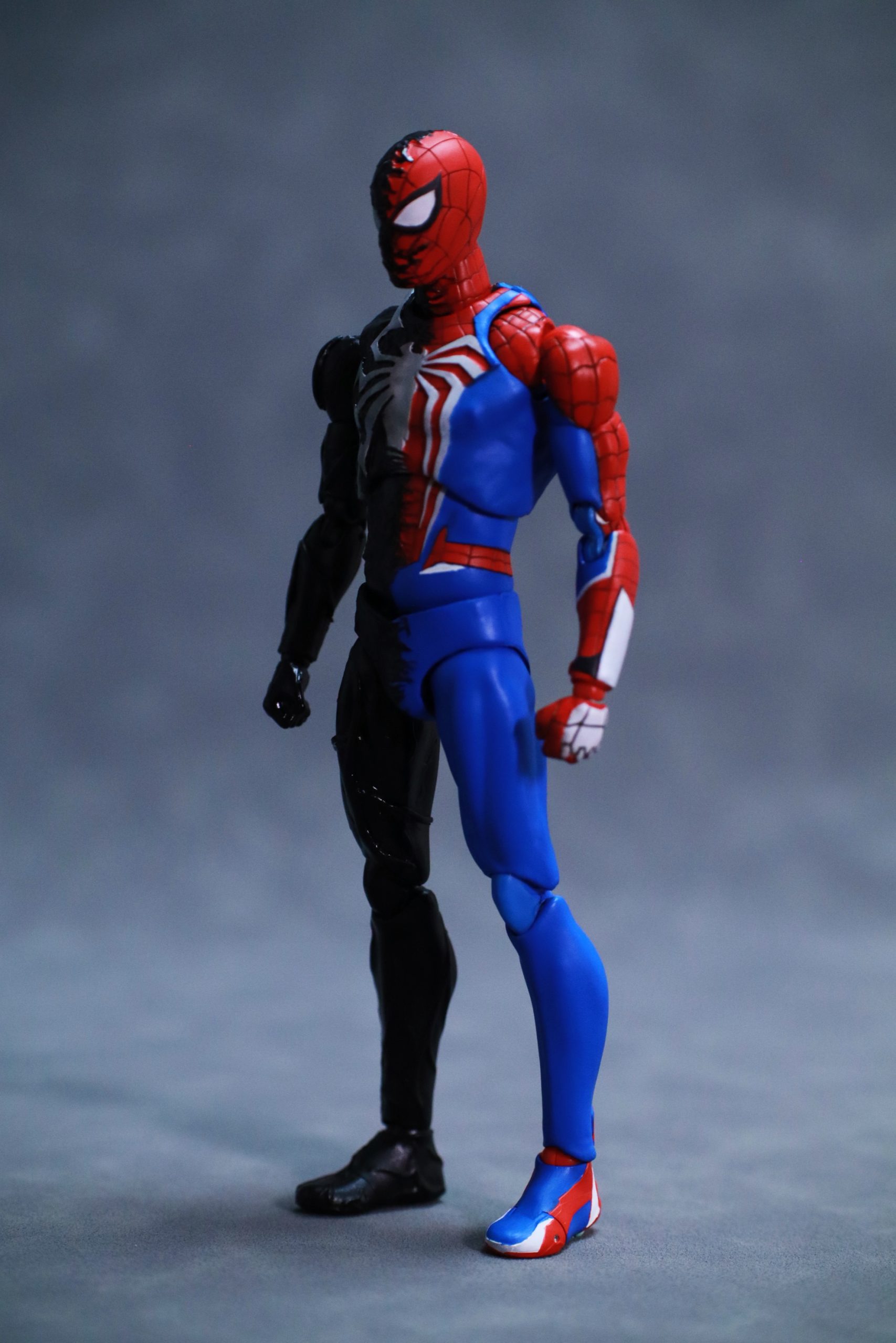 Preorder！Half symbiotic suit Spider-Man action figure custom