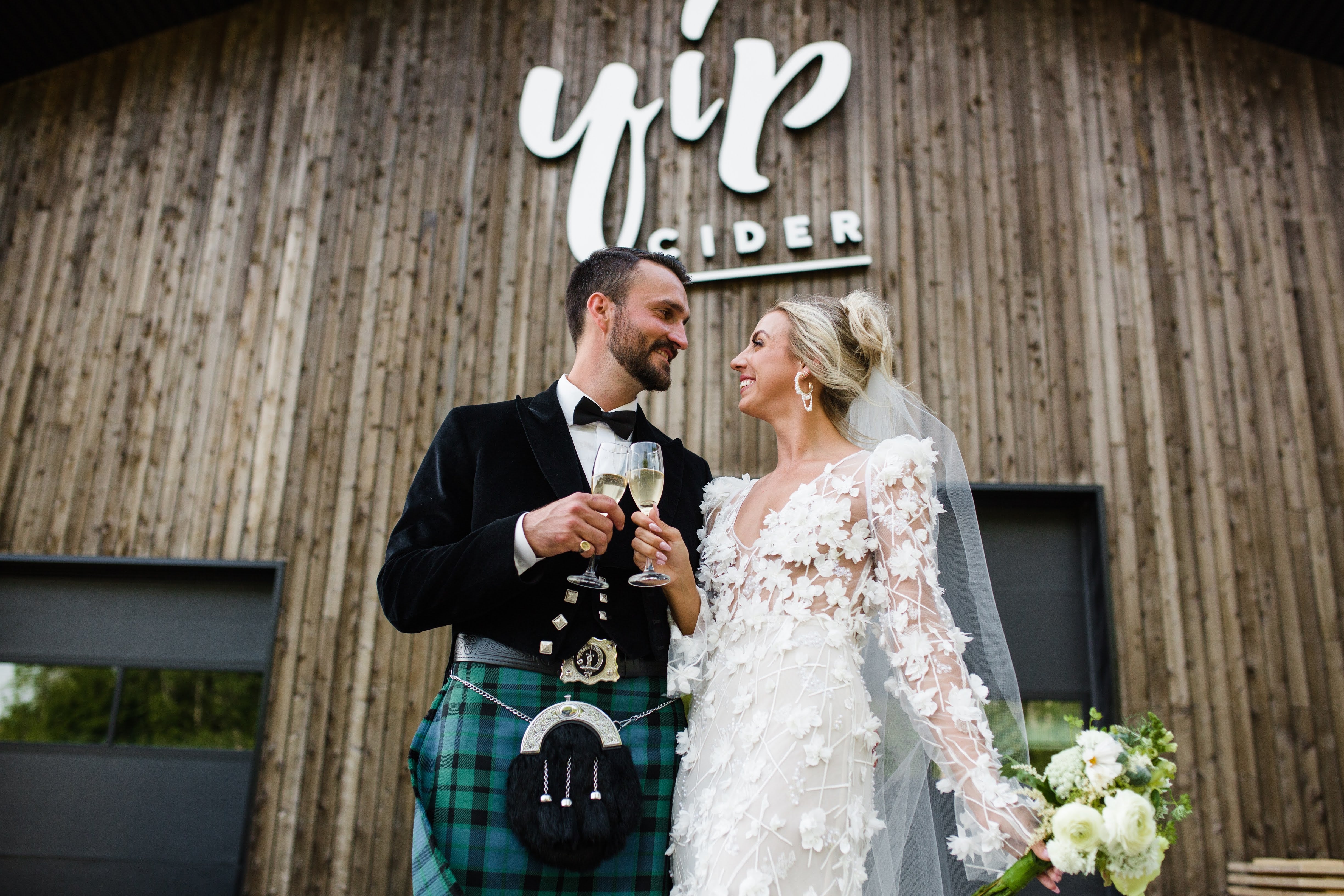 Weddings Yip Cider - Download Stunning Geometric Illustration | High Resolution