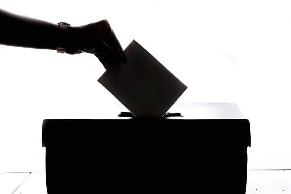 Voto por voto…!