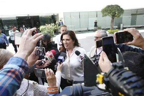 Kenia exige claridad a Adán y Araceli