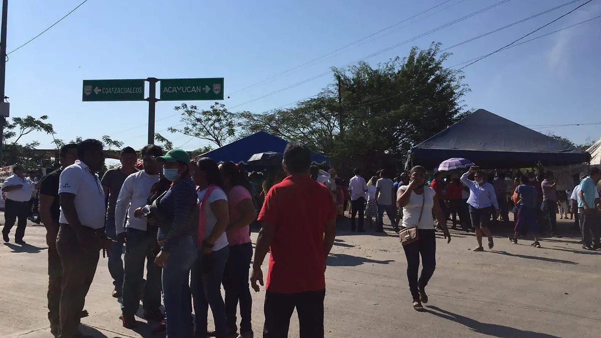 Coatzacoalcos: liberan bloqueo en carretera por conflicto territorial Oteapan-Chinameca