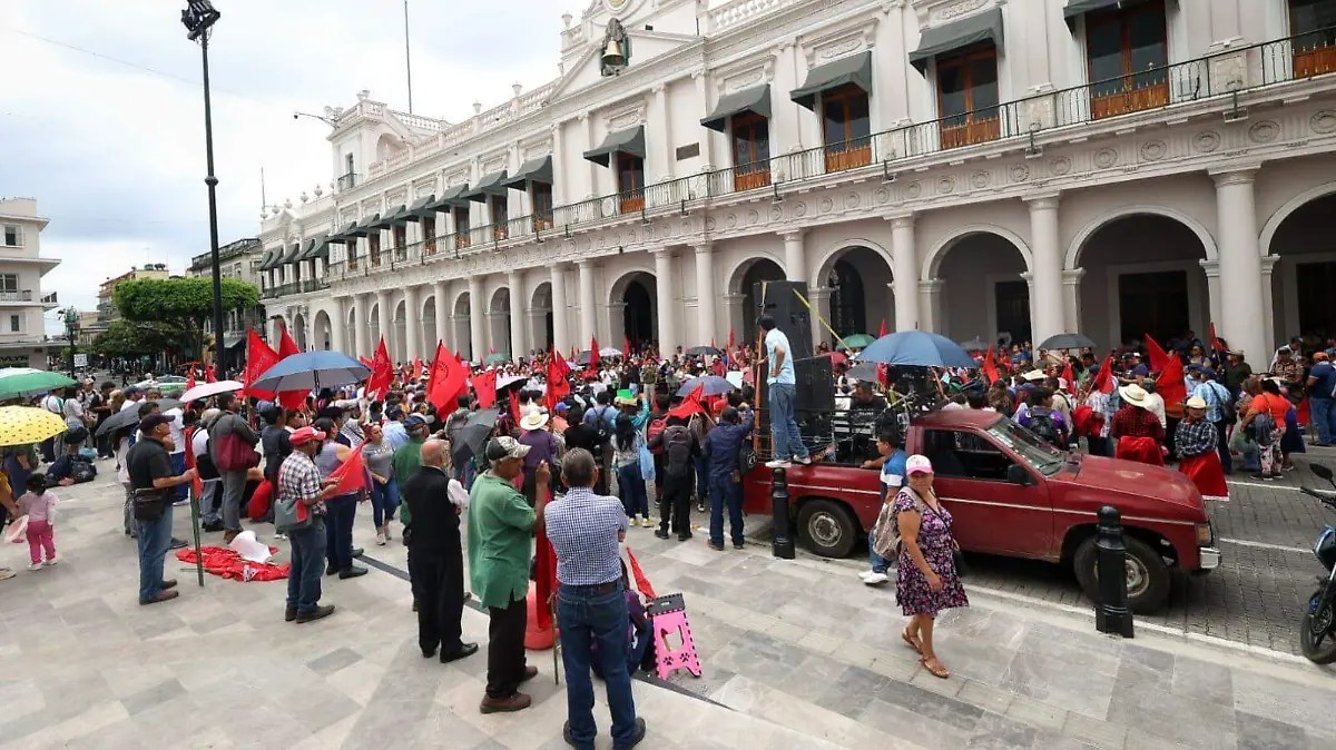 Antorcha Campesina bloquea el centro de Xalapa: exigen carreteras, salud y servicios