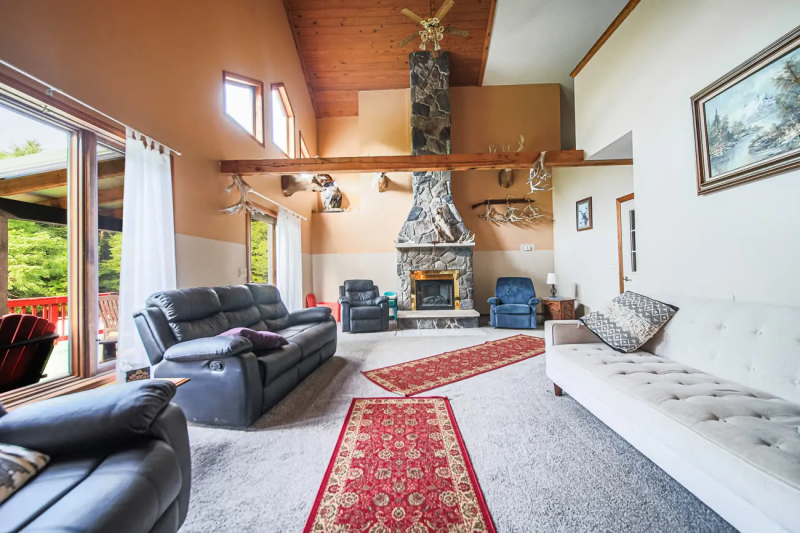 The 8-bedroom lodge at The Lodge at Perrysville
