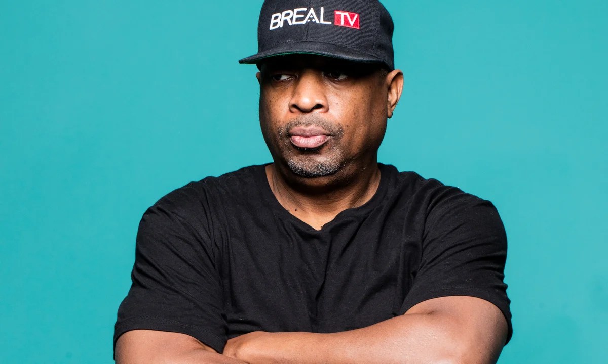 Chuck D Public Enemy 政治嘻哈採樣與媒體批判主題示意圖