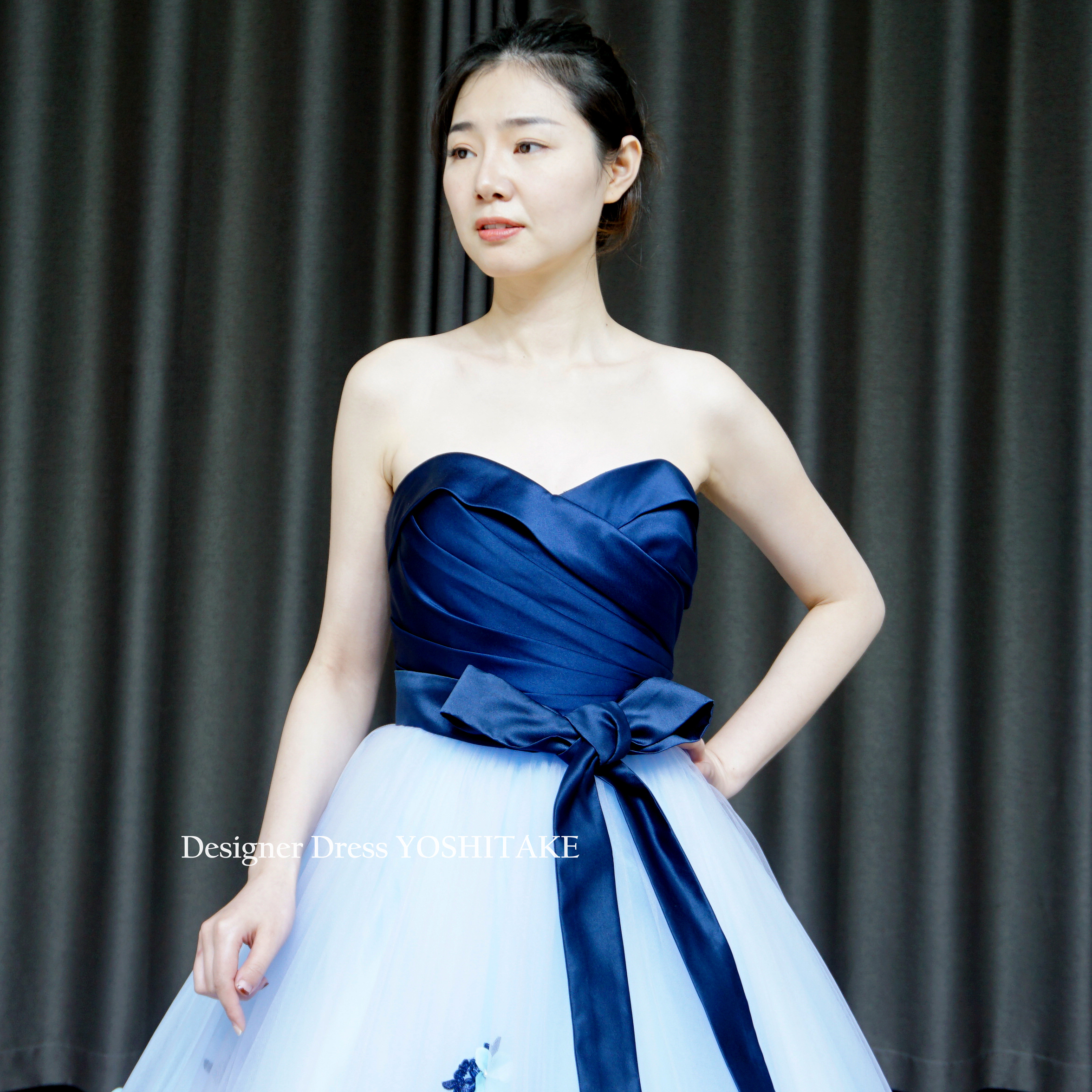 ネイビーサテンにアクアブルーのチュール.Aラインカラードレス(サシェ