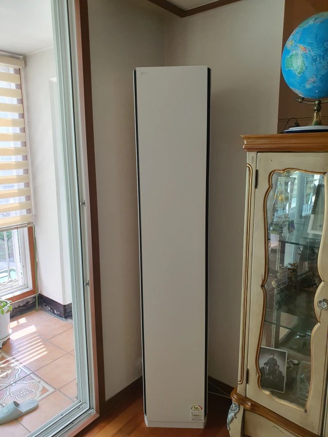 LG 휘센 에어컨 22평형 에어컨입니다. 50평이 넘는 넓은 집에 어울리는 프리미엄 스탠드 에어컨입니다.
