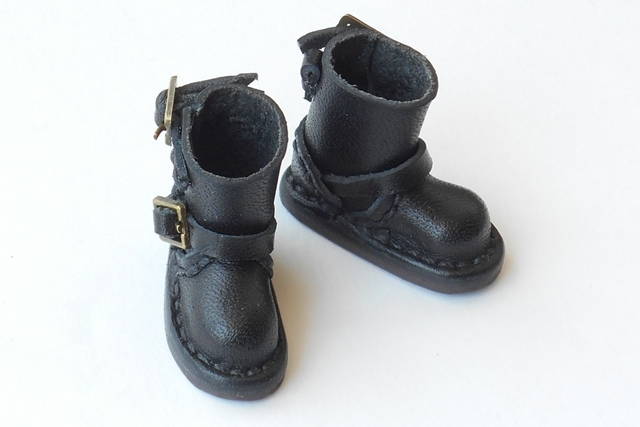 “謎の黒づくめのぷちエンジニアブーツ” 1