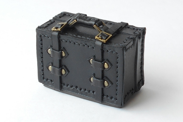 “謎の黒づくめのぷちトランク” 1