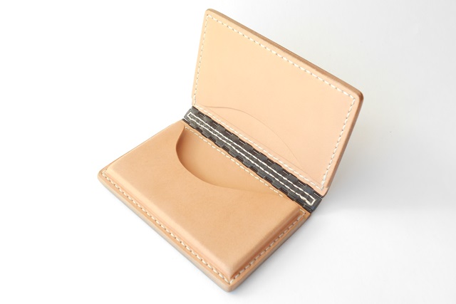 レザー蝶番の名刺入れ Black × Natural 1