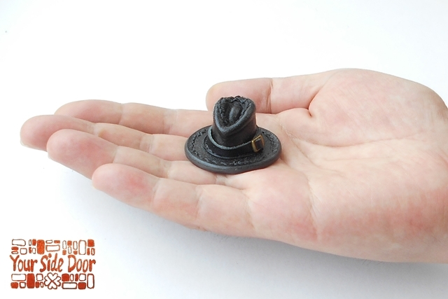 “謎の黒づくめのぷち中折れ帽” 2