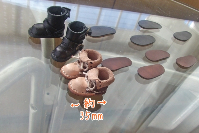 約35ミリのぷちブーツと足跡たちです。