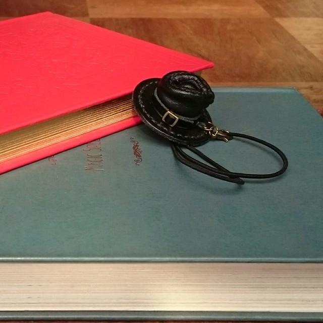 ファスナーチャーム、ストールピン、ヘアゴム「Sail？Sailing away！～謎の黒ずくめ編」３