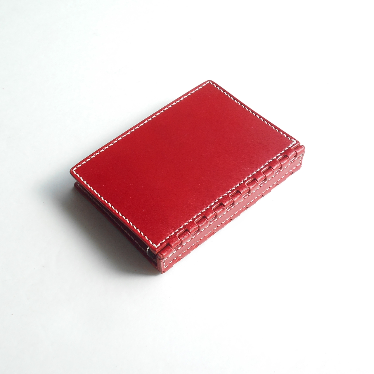 ここにしかない革の蝶番です