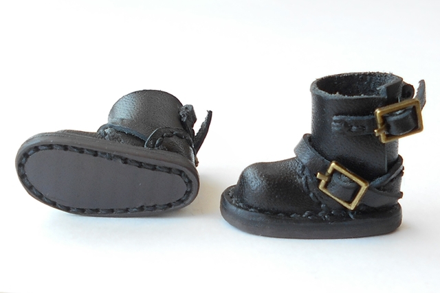 “謎の黒づくめのぷちエンジニアブーツ” 4