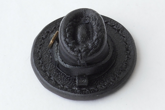 “謎の黒づくめのぷち中折れ帽” 4