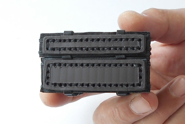 “謎の黒づくめのぷちトランク” 5