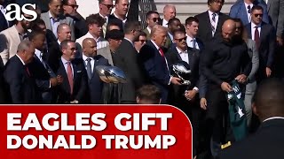 PHILADELPHIA EAGLES hand TRUMP &lsquo;47&rsquo; JERSEY and HELMET in jaw-dropping WHITE HOUSE MOMENT
