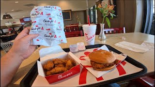 CHICK-FIL-A POV GOLDEN CUP PRIZE! CRISPY CHICKEN NUGGETS CHICKEN SANDWICH RELAXING EATING ASMR SHOW