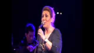 Mia Gynaika Mporei (Live) - Eleni Vitali