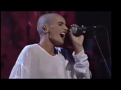 Sin&eacute;ad O'Connor - Nothing Compares 2 U (Live at VMAs 1990) [HQ]