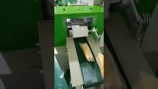 Automatic fruit pillow bag flow packaging machine