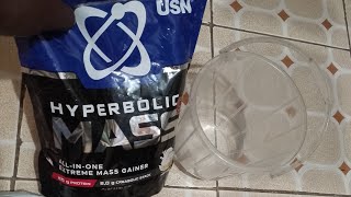 Mixing USN Hyperbolic Mass Gainer gH with 700ml of water Vanilla taste