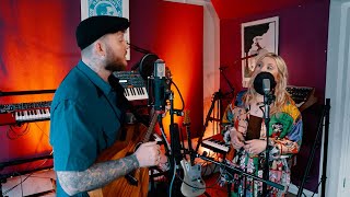 Ella Henderson & James Arthur &ndash; Let&rsquo;s Go Home Together (Acoustic Video)