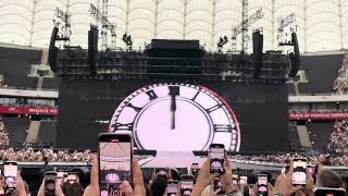 Countdown to Eras: Taylor Swift&rsquo;s Iconic Entrance | Warsaw Night 2 2024 (Full Fan Video)