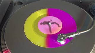 Queen - Bohemian rhapsodie     Disc on yellow-purple 7" vinyl