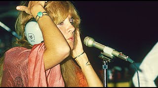 Fleetwood Mac - Gold Dust Woman (Lyrics)