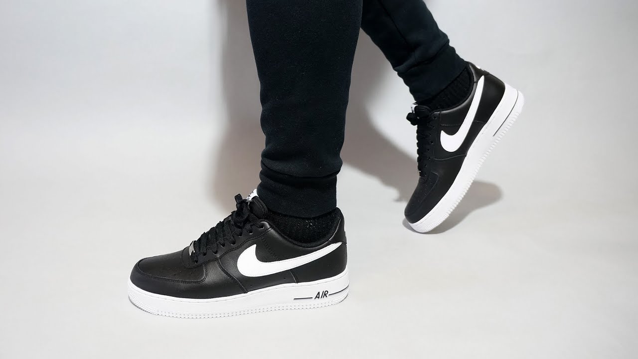 black airforce on feet