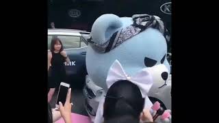 BLACKPINK SOUND CHECK IN SINGAPORE, GUESS WHO IS INSIDE KRUNK ?