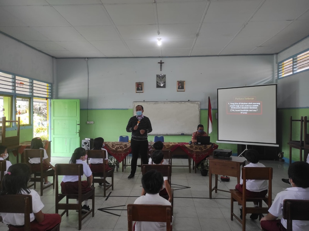 87 Siswa SD Paulus II Ikuti Penyuluhan Penyalahgunaan Narkoba - YtkNews