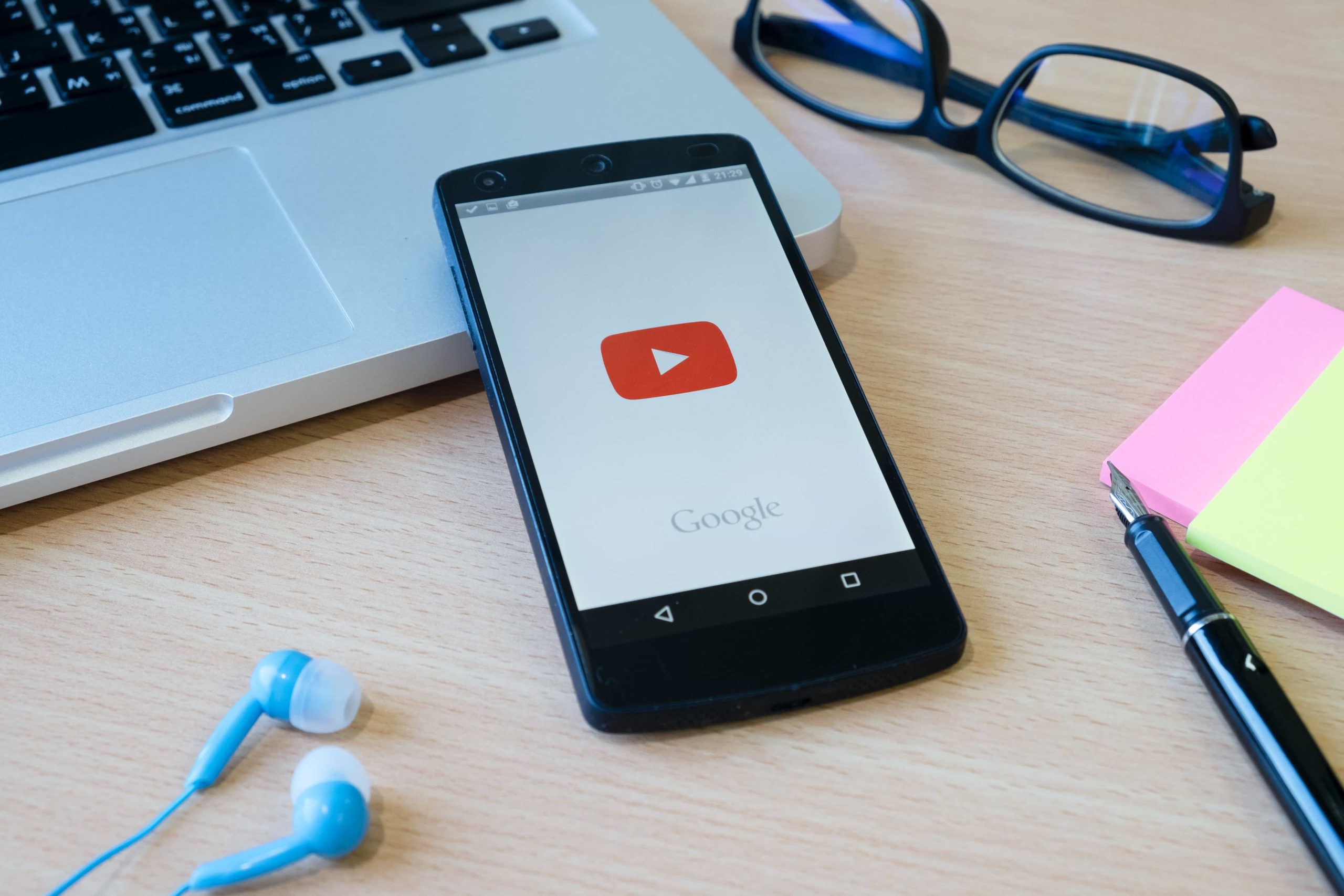 Make a Magnetic YouTube Banner: Design Tips That Convert