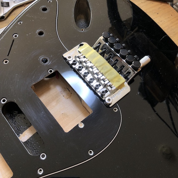 ラージヘッドストラトをハードロック仕様に！！ | Yuary Guitars