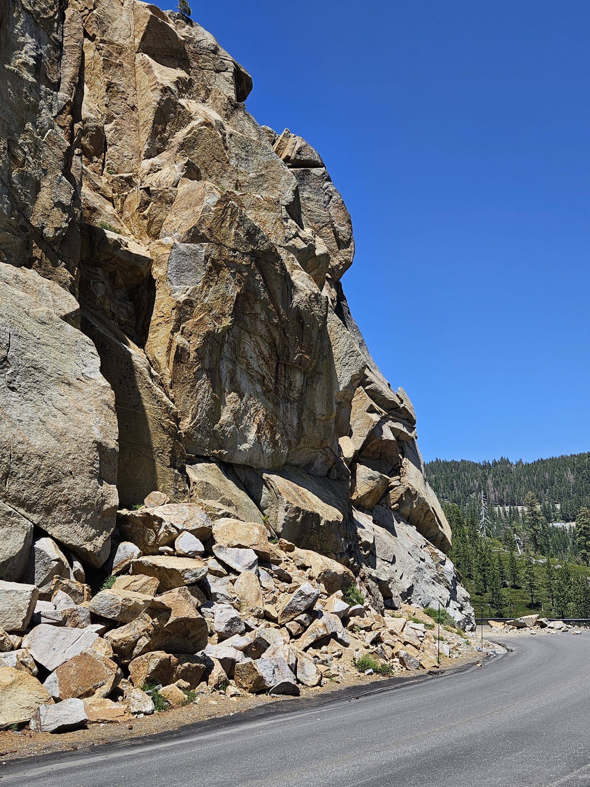 Road Conditions Over Donner Pass - zza5jl1